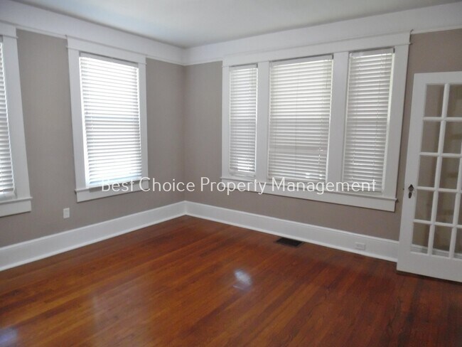 Building Photo - 517 Creswell Ave