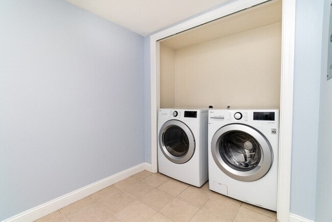 Building Photo - 15 Buckingham St