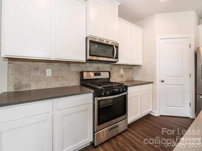 Building Photo - Charming 3-Bedroom Home with Landscaped Ba...