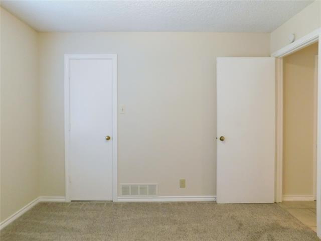 Building Photo - 2204 Canterbury Ct