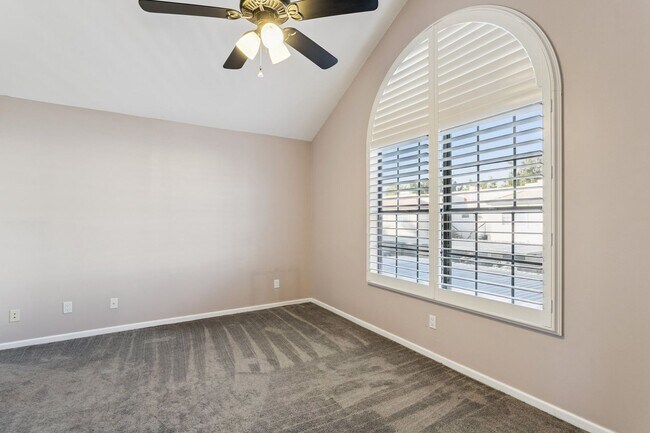 Building Photo - Beautiful 2 Bedroom