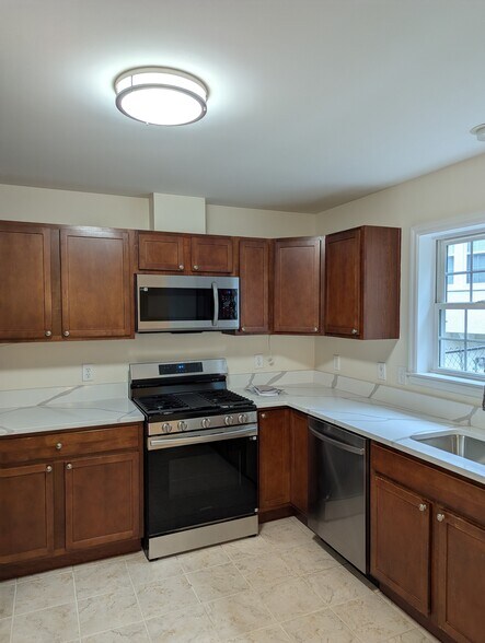 Primary Photo - 126 Nethermont Ave