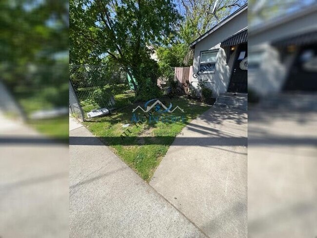 Building Photo - Charming oak park home!!