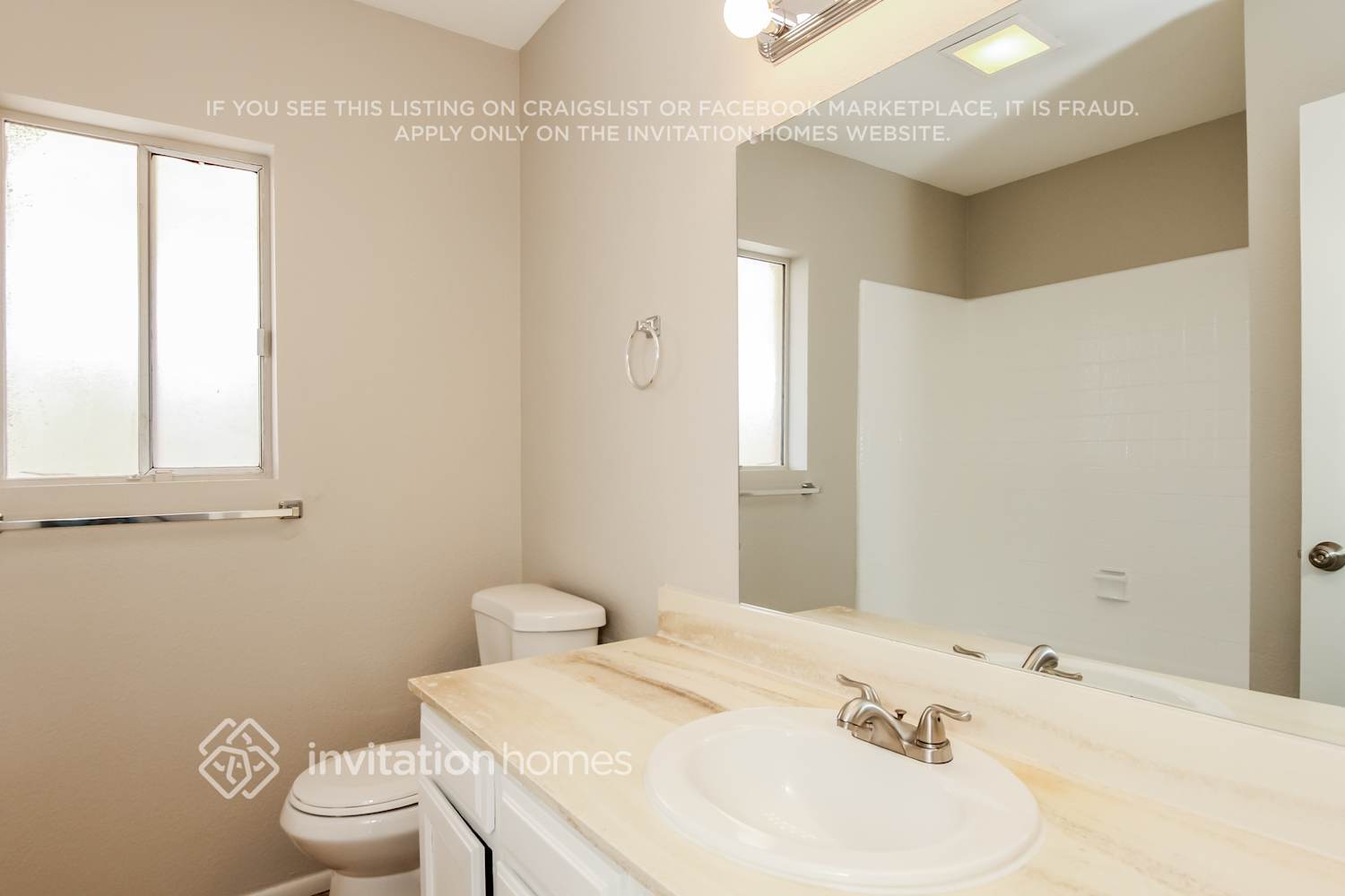 Building Photo - 4507 W Gardenia Ave