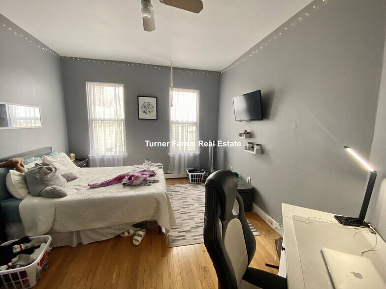 Building Photo - 8 Eldora St