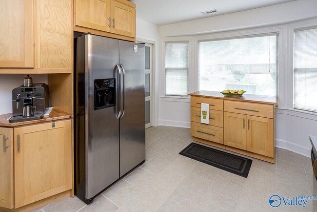 Building Photo - 208 S Oxford Cir