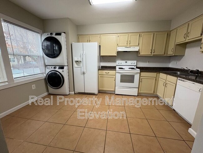 Building Photo - 213 Kimberly Way