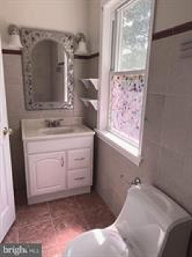 Building Photo - CHARMING BRICK COLONIAL HOME IN ROCKVILLE, CLOSE TO METRO AND ROCKVILLE TOWN CENTER