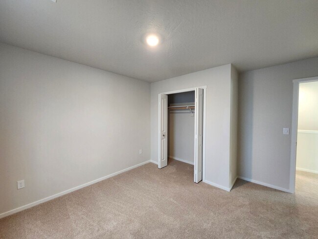 Building Photo - Beautiful & Brand New! 3 Bedroom, 2.5 Bath-Washer & Dryer Included!