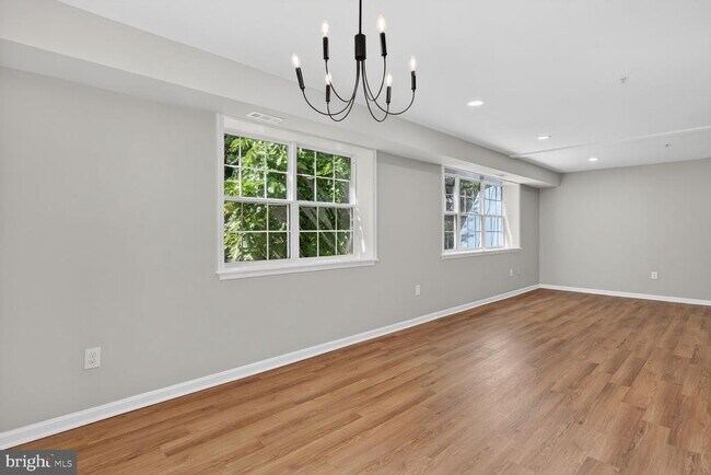 Building Photo - 1008 Rittenhouse St NW