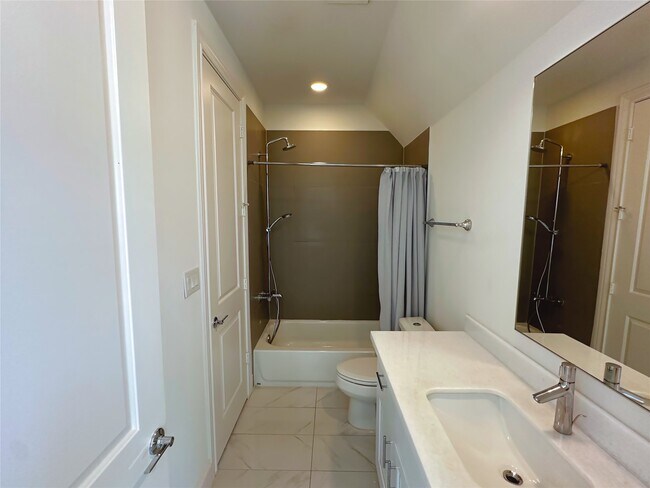 Building Photo - 8602 Emnora Ln
