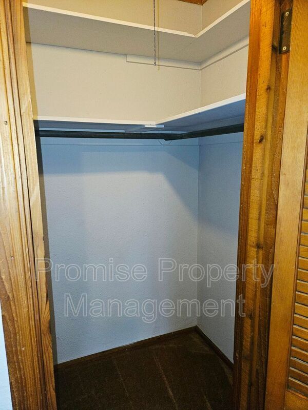 Building Photo - 934 S Myers St