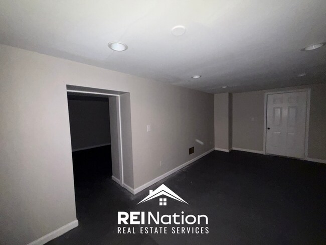 Building Photo - ACT FAST! 3BR/2BA in Birmingham | Vaulted Ceilings & Fireplace | 2-Car Garage!