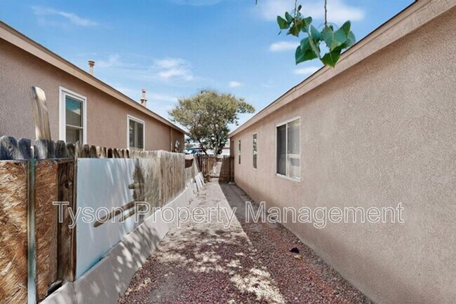 Building Photo - 1609 Rolling Rock Pl SW