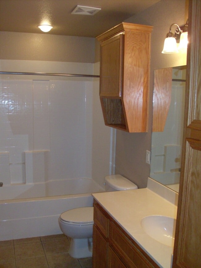 Building Photo - Spacious 3-Bedroom Duplex Near Clear Creek...