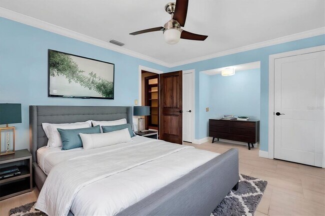Building Photo - 5810 Bahama Shores Dr S