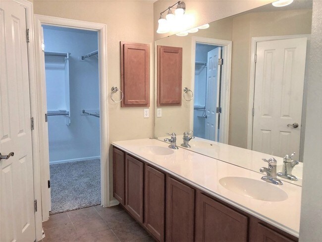 Building Photo - 352 King Elder Ln