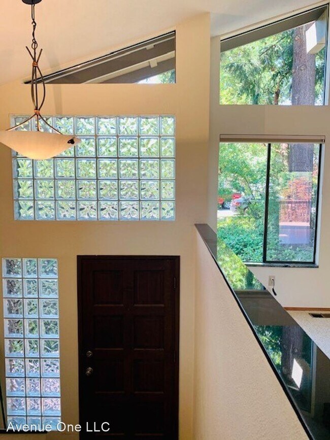 Building Photo - 3 br, 3 bath House - 8438 32nd Ave SW