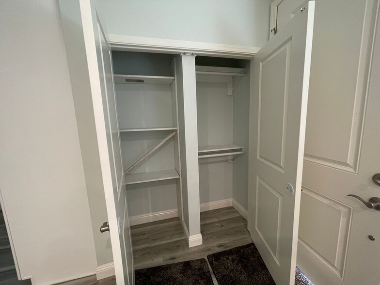 Building Photo - 7431 Warren Cir