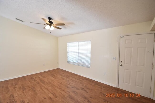 Building Photo - 38927 Carr Dr