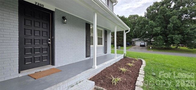 Building Photo - 7200 Shadowlake Dr
