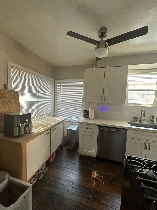 Kitchen view 3 - 815 19th St