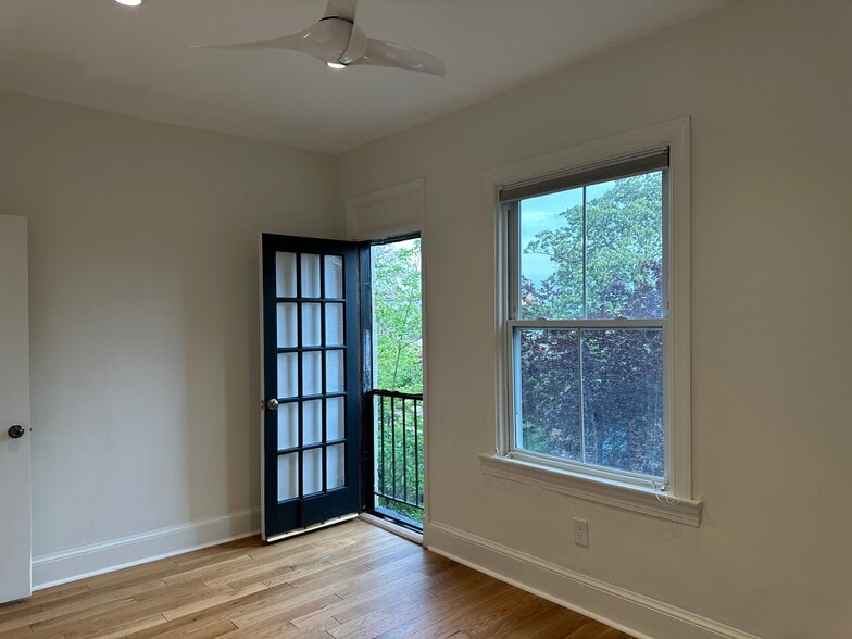 Juliet balcony off primary bedroom - 3042 R St NW
