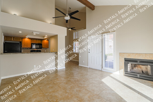 Building Photo - Lovely 2 bedroom condo in Chandler!