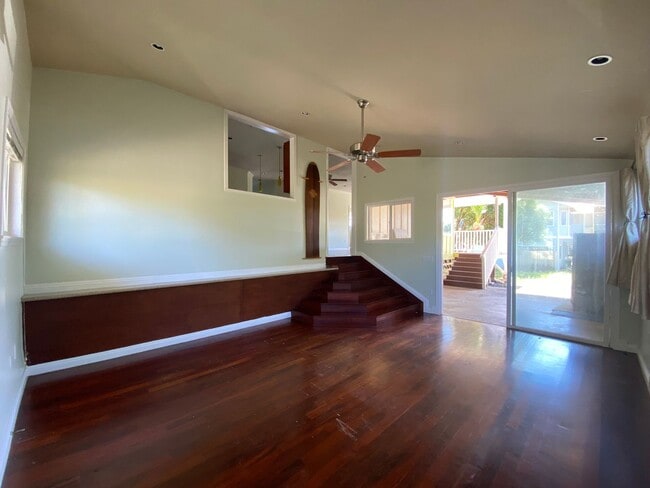 Building Photo - Large 3 Bed, 2 bath plus bonus room with w...