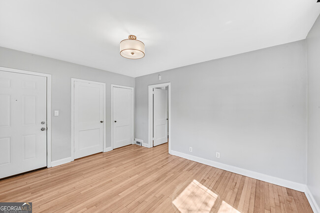 Building Photo - 1194 Spring Valley Ln NE
