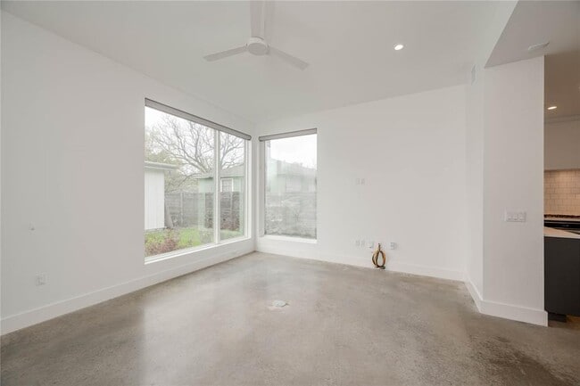 Building Photo - 1206 Justin Ln