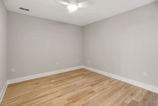 Building Photo - 1 Bedroom + Den/Office! 1 month free for l...