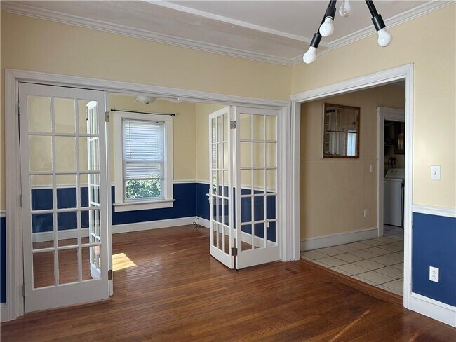Building Photo - 5-25 Calvert St