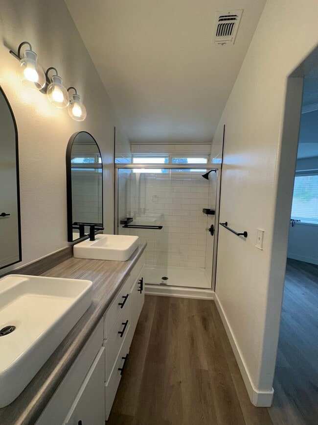 Building Photo - SE Visalia home coming soon!!