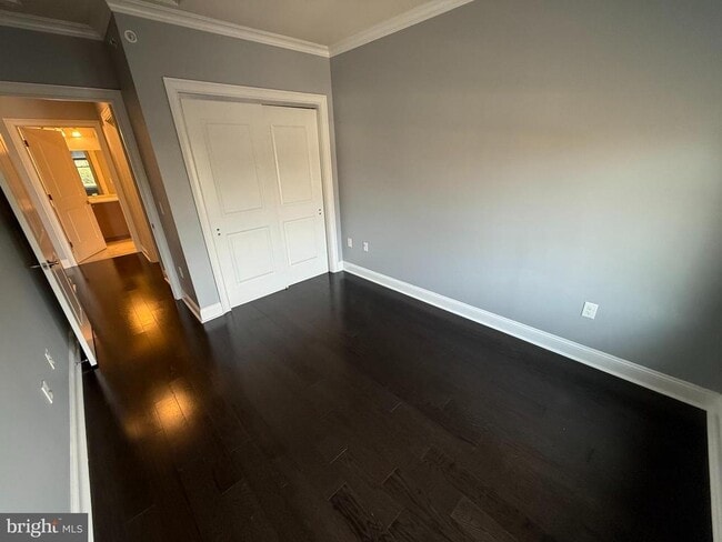 Building Photo - 200 N Sycamore St