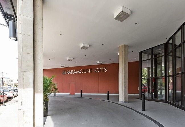 Building Photo - "Modern 2-Bed, 2-Bath Gem in Chicago's Heart – Fully Equipped for Urban Living!"