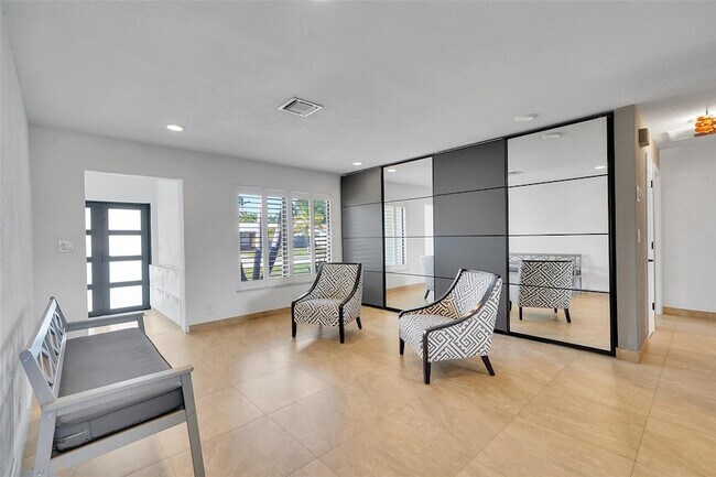 Building Photo - 1736 NW 38th St