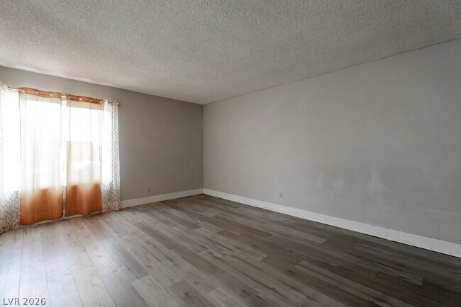 Building Photo - 1501 Living Desert Dr
