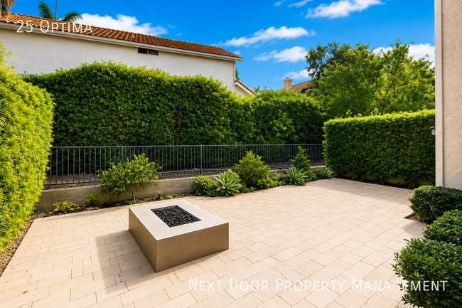 Building Photo - 25 Optima-