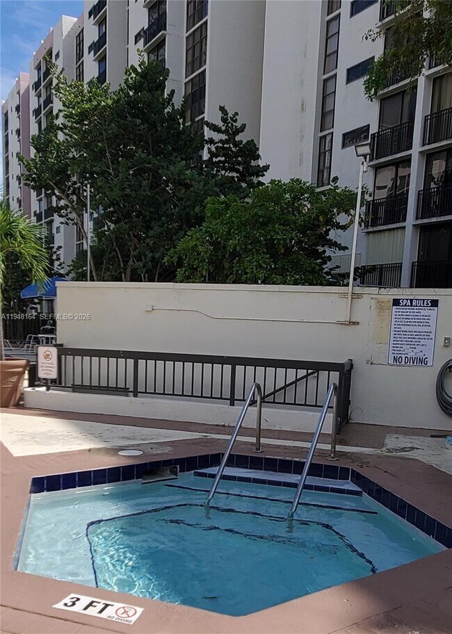 Building Photo - 17021 N Bay Rd