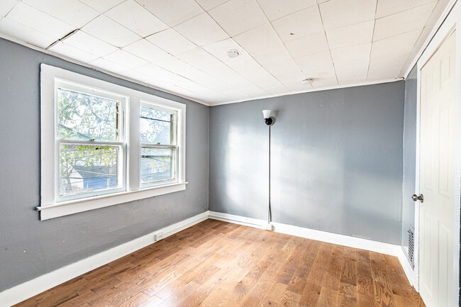 Building Photo - 243 Chamberlain St