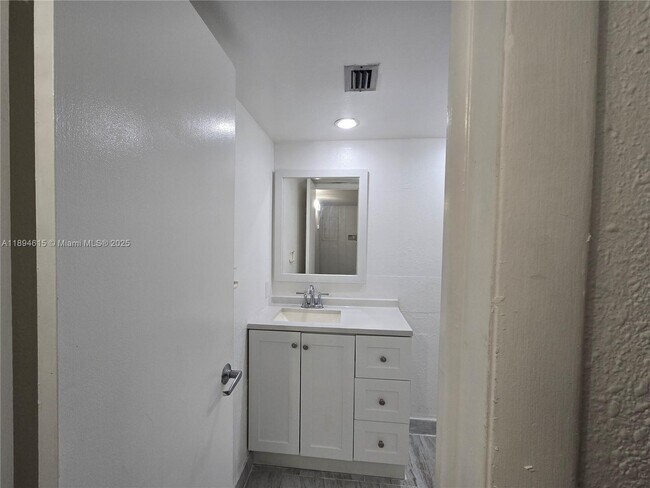 Building Photo - 10801 SW 109th Ct