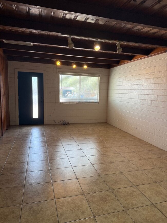 Building Photo - 2546 E Copper St