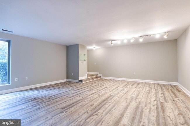 Building Photo - 2 Bed/2 Bath Patio Level Condo in Otterbei...