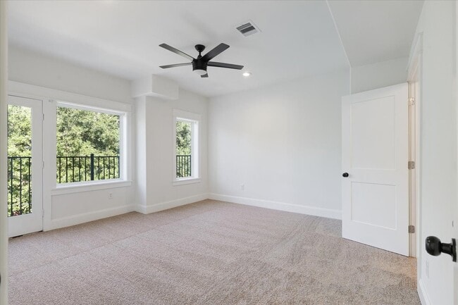 Building Photo - 6725 St Augustine St