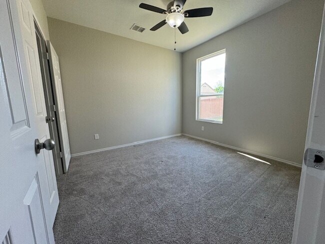 Building Photo - Super Nice! Featuring 4 bedroom/ 3 bath