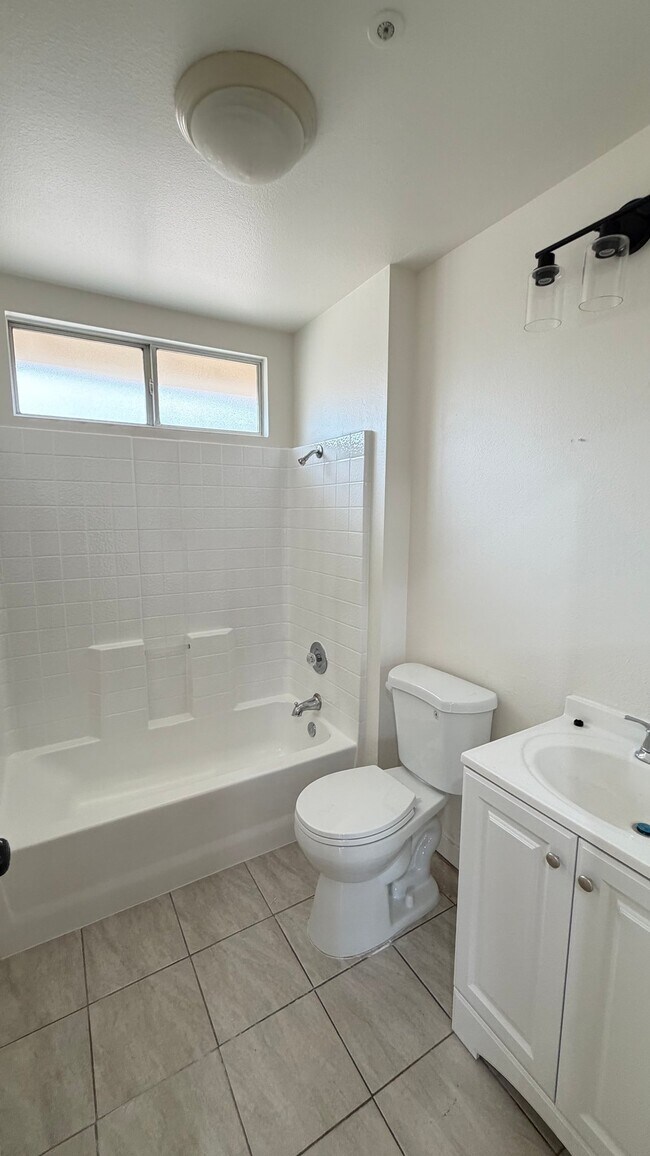 Building Photo - 5709 Kensington Pl