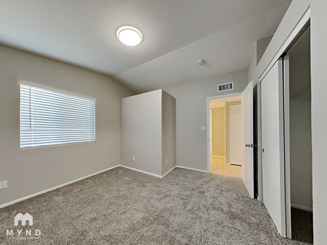 Building Photo - 16024 S Catalina St