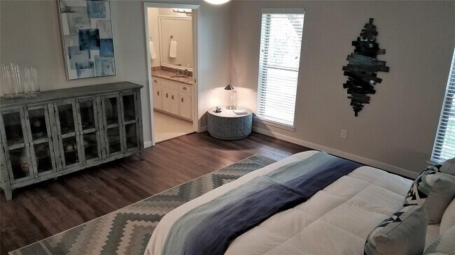 Building Photo - 2055 Island View Dr