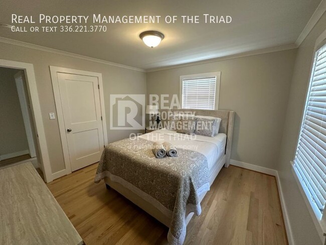 Building Photo - Cute & Cozy 2BR Main Level Apartment Conve...